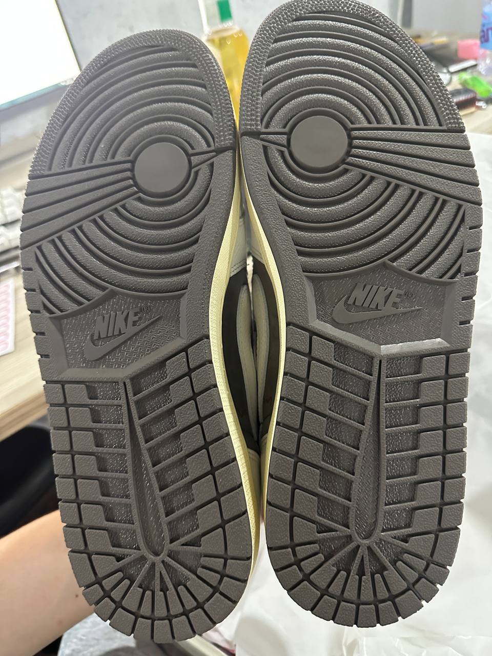 travis scott air jordan 1 low “white brown” sale version